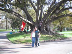 When we arrived in Melbourne we met up with Sara who had flown all the way from NY to travel with us!!!  We got a shuttle to our hostel and after a lengthy nap, we walked around the big park that was across the street from our hostel.  I couldn't help remarking again and again how warm it was, at least compared to NZ!  I think it was around... 70.