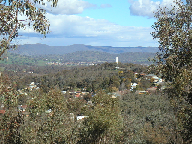 The Monument, after we'd hiked a ways away.  This is also basically what the Australian countryside looked like - rolling hills, lots of eucalyptus trees... monuments sticking out of hills... i mean...