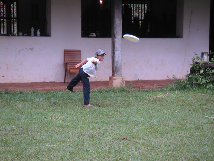 These Bolvian kids were frisbee badasses