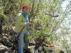 Alessandra tries to get a better view of the rivier