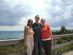 Robin pimpin it out at the summit... no these are two friends from U Otago, Leithia (lives in DC) and Megan (lives in Cali).