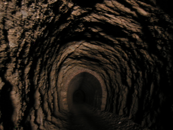 Inside it was spooky like this!  Which was fitting for halloween.  Also notice that you can see the "dip" of the schist bedrock in the ceiling of the tunnel.